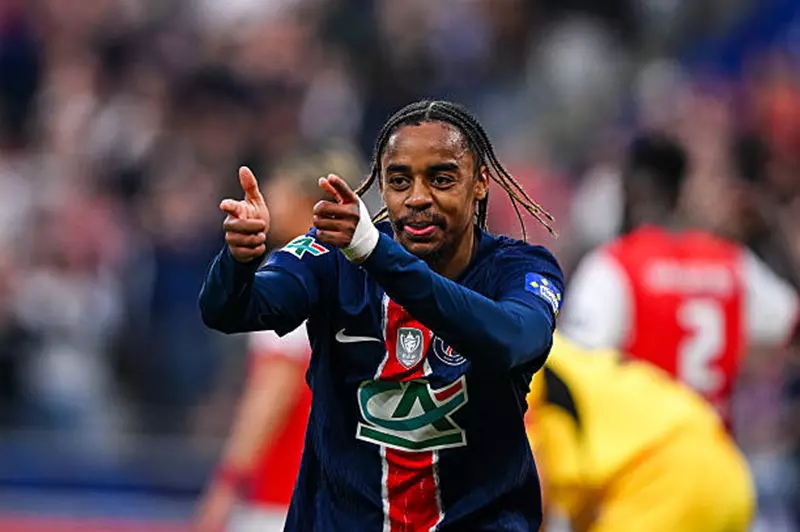 برادلي باركولا لاعب باريس سان جيرمان